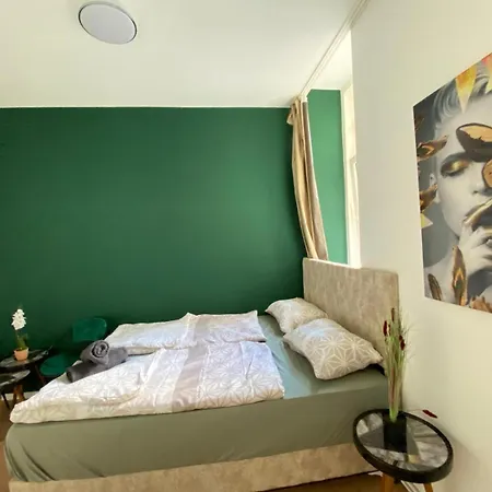 8 Fully Equipped Studio Shared Apt W Terrace Margareten Viena Exterior foto