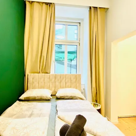 8 Fully Equipped Studio Shared Apt W Terrace Margareten Viena Exterior foto