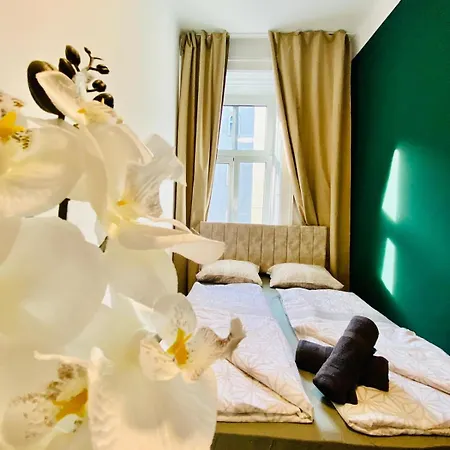 8 Fully Equipped Studio Shared Apt W Terrace Margareten Viena Exterior foto