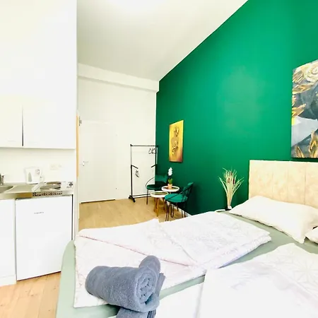 8 Fully Equipped Studio Shared Apt W Terrace Margareten Viena Exterior foto