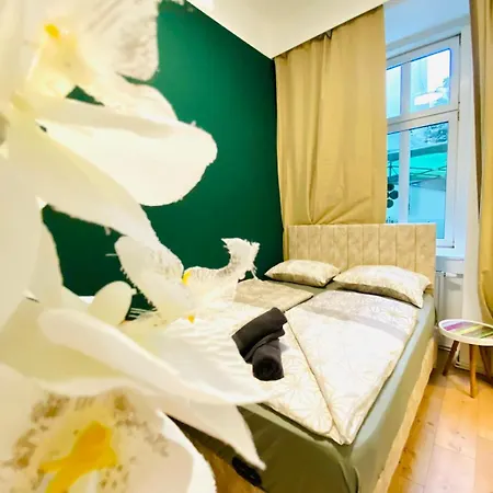 8 Fully Equipped Studio Shared Apt W Terrace Margareten Viena Exterior foto