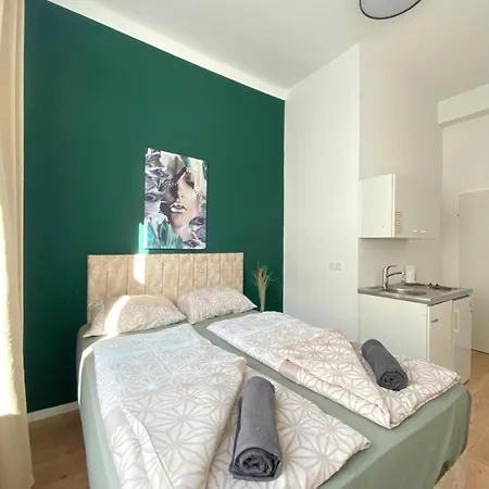 8 Fully Equipped Studio Shared Apt W Terrace Margareten Viena Exterior foto