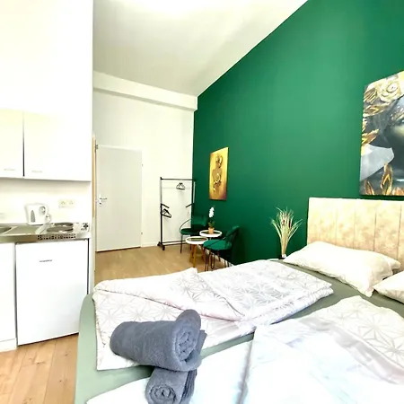 8 Fully Equipped Studio Shared Apt W Terrace Margareten Viena Exterior foto