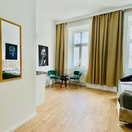 8 Fully Equipped Studio Shared Apt W Terrace Margareten Viena Exterior foto