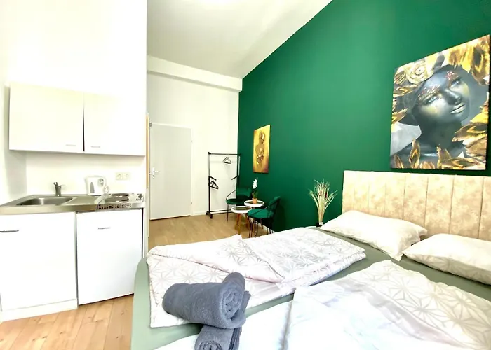 8 Fully Equipped Studio Shared Apt W Terrace Margareten